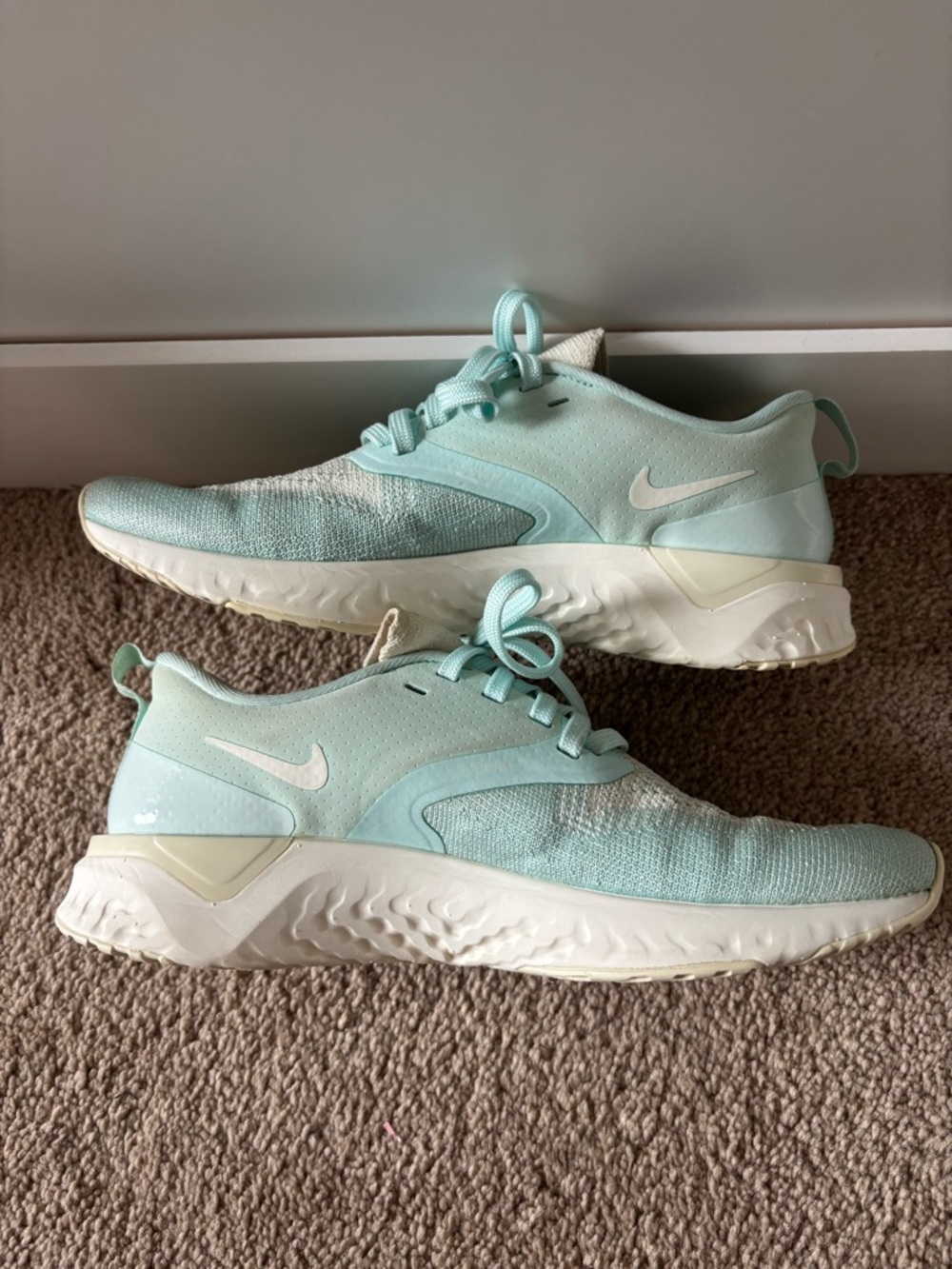 Nike Women's Baby Blue/White Lightweight Running Sneakers